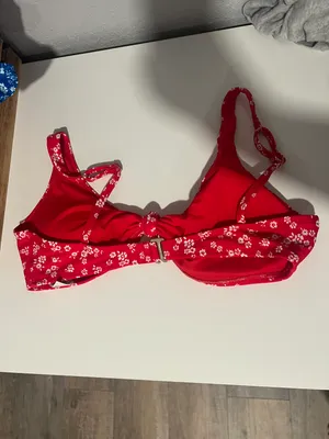 Hollister red floral  bikini top thumbnail 4