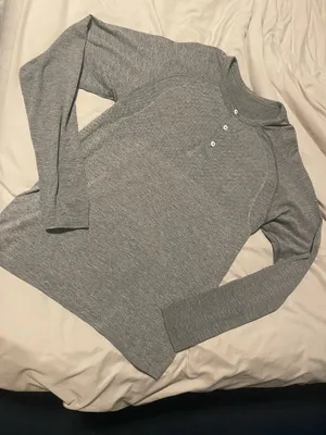 Lululemon Men’s Metal Vent Tech Henley Medium  thumbnail 2