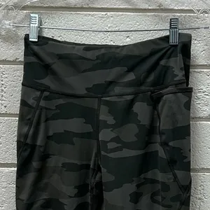 Sweaty Betty Power 7/8 Length leggings in a green camo print size S thumbnail 5