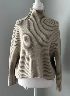 H&M turtleneck sweater  thumbnail 1