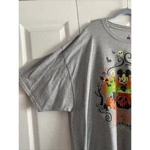 Disney Parks 3X‎ 2018 Halloween Tee thumbnail 3