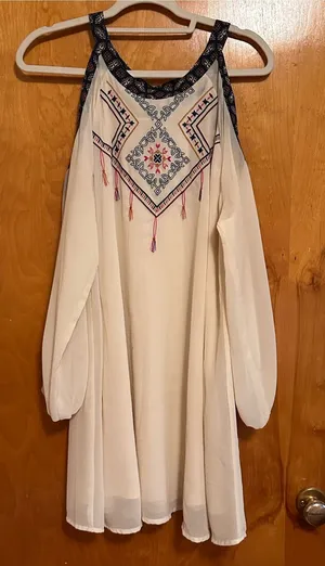 Flying Tomato cold shoulder dress with call outs sz L thumbnail 1