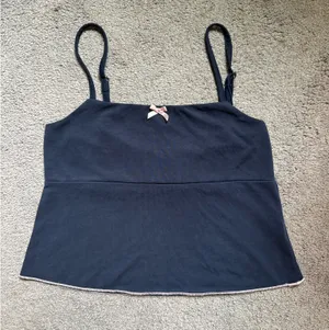 Edikted Crop Top thumbnail 1