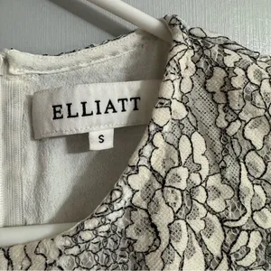 Elliatt Reflections Cape Lace‎ Mini Dress Size Small thumbnail 8