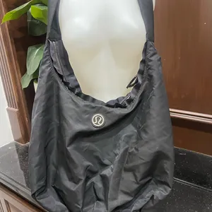 Lululemon Sackasana Black Nylon Shoulder Bag thumbnail 5