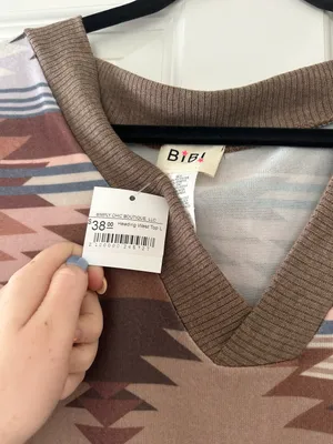 Boutique Shirt Size L thumbnail 2