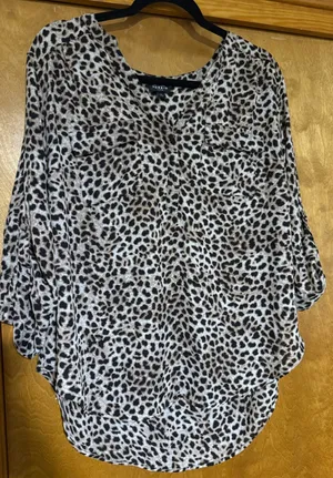 Torrid Harper Leopard Print Pullover Blouse 1 1X 14 16 Georgette Roll Tab Sleeve thumbnail 3