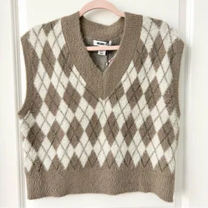 NWT William Rast Tan Argyle Sweater Vest Medium thumbnail 3