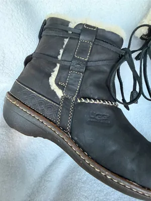 UGG AUSTRALIA COVE S/N 5136 SUEDE LEATHER GENUINE SHEEPSKIN Boots Size 9 Women’s thumbnail 11