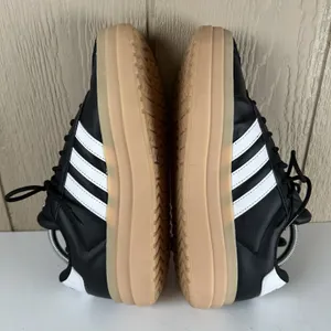 Adidas VL Court Bold Platform Sneakers Women Size 10 Black White Gum IH3081 thumbnail 5