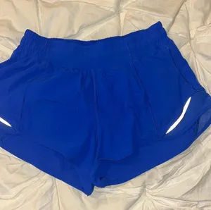 Lululemon Hotty Hot Short 2.5” thumbnail 2