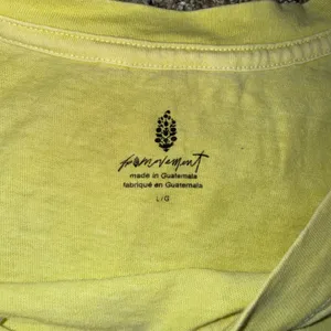 Free People Movement T-Shirt Womens Large Yellow Excellent Crop Raw Hem Boxy thumbnail 4
