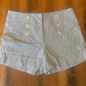 7th Avenue New York & Company Shorts 6 Navy Blue and white pinstripes Nautical thumbnail 1