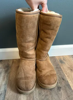 UGG Boots thumbnail 1