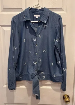LC Lauren Conrad Blue Floral Embroidered Lyocell Denim Tie Front Shirt‎ Large thumbnail 1