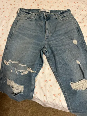 Hollister Curvy High Rise Mom Jean thumbnail 3