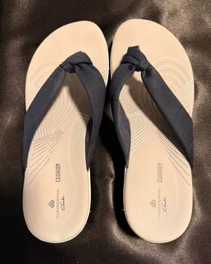 Clarks Women’s Flip-Flops 9M thumbnail 1