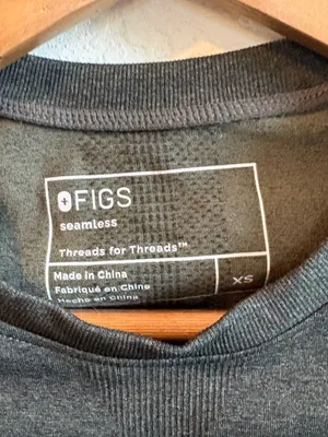 Figs Long-Sleeve Crew Top in Olive XS thumbnail 4