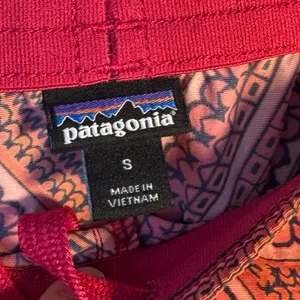 Patagonia Baggie Shorts 5” limited edition sz Small thumbnail 3