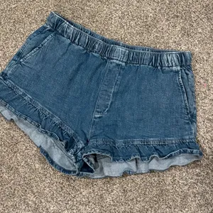 American Eagle Outfitters Women's Ruffle Denim Shorts thumbnail 3