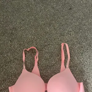 Victoria’s Secret pink push up bra thumbnail 2