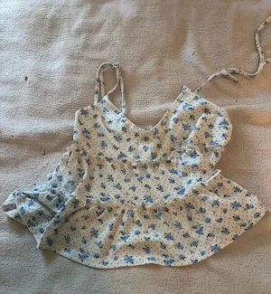 E&M Women Babydoll Tank Top Spaghetti Strap Floral Pattern V Neck Ruffled Tie Back Crop Tops Summer Blouses thumbnail 1