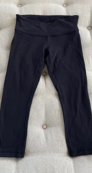 Lululemon Wunder Under Crop Black Leggings 6 22.5” Inseam thumbnail 1