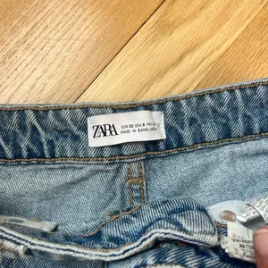 Zara ripped jean shorts  thumbnail 2