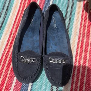 Vionic Women's Mesa 356 Navy Suede Silver Chain Career Comfort Loafers Sz 8.5 thumbnail 4