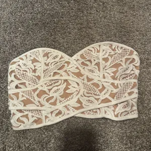 Neutral Sleeveless Crop Top White Size M thumbnail 2