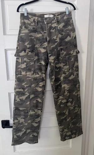 Hidden Jeans Camo Cargo Pants thumbnail 1