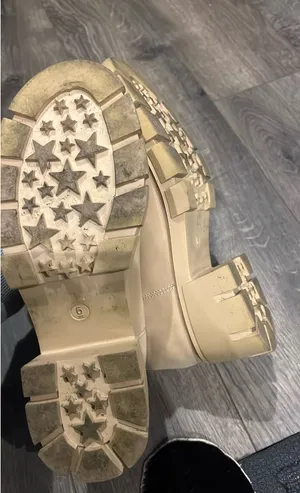 beige boots Tan Size 6 thumbnail 3