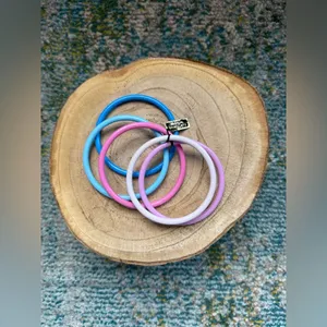 Vintage NOS pastel colorful bangle bracelets, set of 5 thumbnail 1