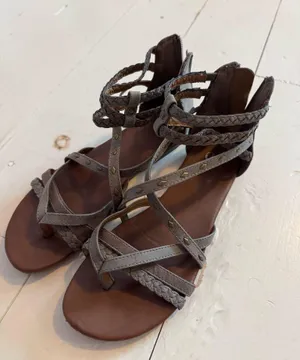 Sandals Flat Bottom Brown Size 7.5 thumbnail 1