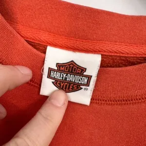 Vintage‎ Y2K Harley Davidson Women’s Orange Sweatshirt Large 3D Raised Spell Out thumbnail 2