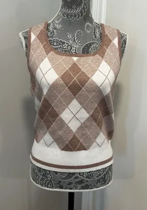 NWOT Sioni Women's M Dusty Pink Argyle Sleeveless Pullover Square Neck Sweater thumbnail 1