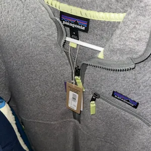 Patagonia Women's Retro Pile Marsupial‎ Pullover thumbnail 3