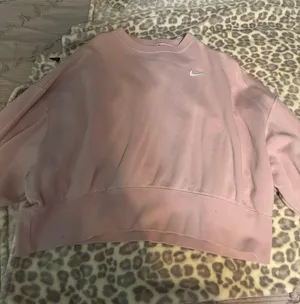 Nike Oversized Cropped Crewneck thumbnail 1
