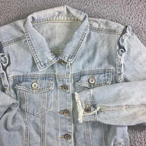 Ruffle Shoulder Denim Jacket Women S Light Wash‎ Raw Hem Cropped Western Spring thumbnail 2