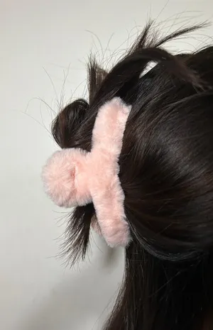 Baby Pink Fluffy Claw Clip thumbnail 2