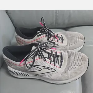 Brooks Women's White and Pink Athletic Running Shoes thumbnail 3