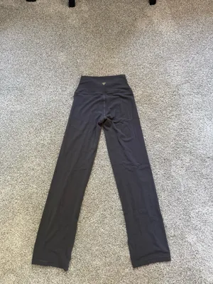 Aritzia Butter High Rise Flare 32’’ Legging thumbnail 4