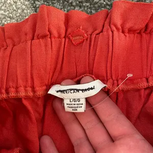 AMERICAN EAGLE PAPER BAG RED LINEN SHORTS - women’s large thumbnail 4
