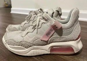 Jordan Sneakers thumbnail 1