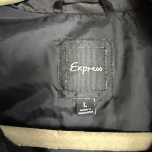 Express Womens Quilted Black Puffer Vest Size‎ Large Duck Down Fill thumbnail 9