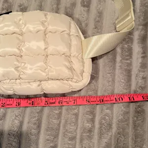 Torrid Quilted Belt Bag Off White Puffer Waist Pack Crossbody 43690450 NEW‎ thumbnail 5