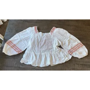 Universal Threads women's Boho White/Terracotta Floral Embroidered Peplum‎ Blouse thumbnail 6