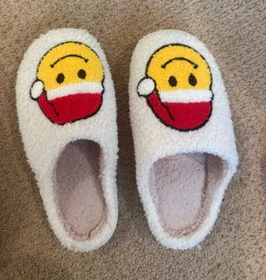 Amazon Smiley Face Slippers  thumbnail 1