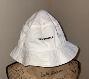 New Balance White Embroidered Logo Bucket Hat thumbnail 1