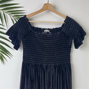 Urban Outfitters Clara Off-The-Shoulder Smocked Velvet Dress in Black thumbnail 9